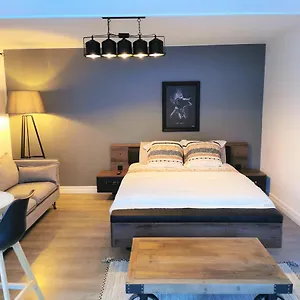 studio-trs-chaleureux-entirement-refait-neuf.hotels-rhonealpes.com/
